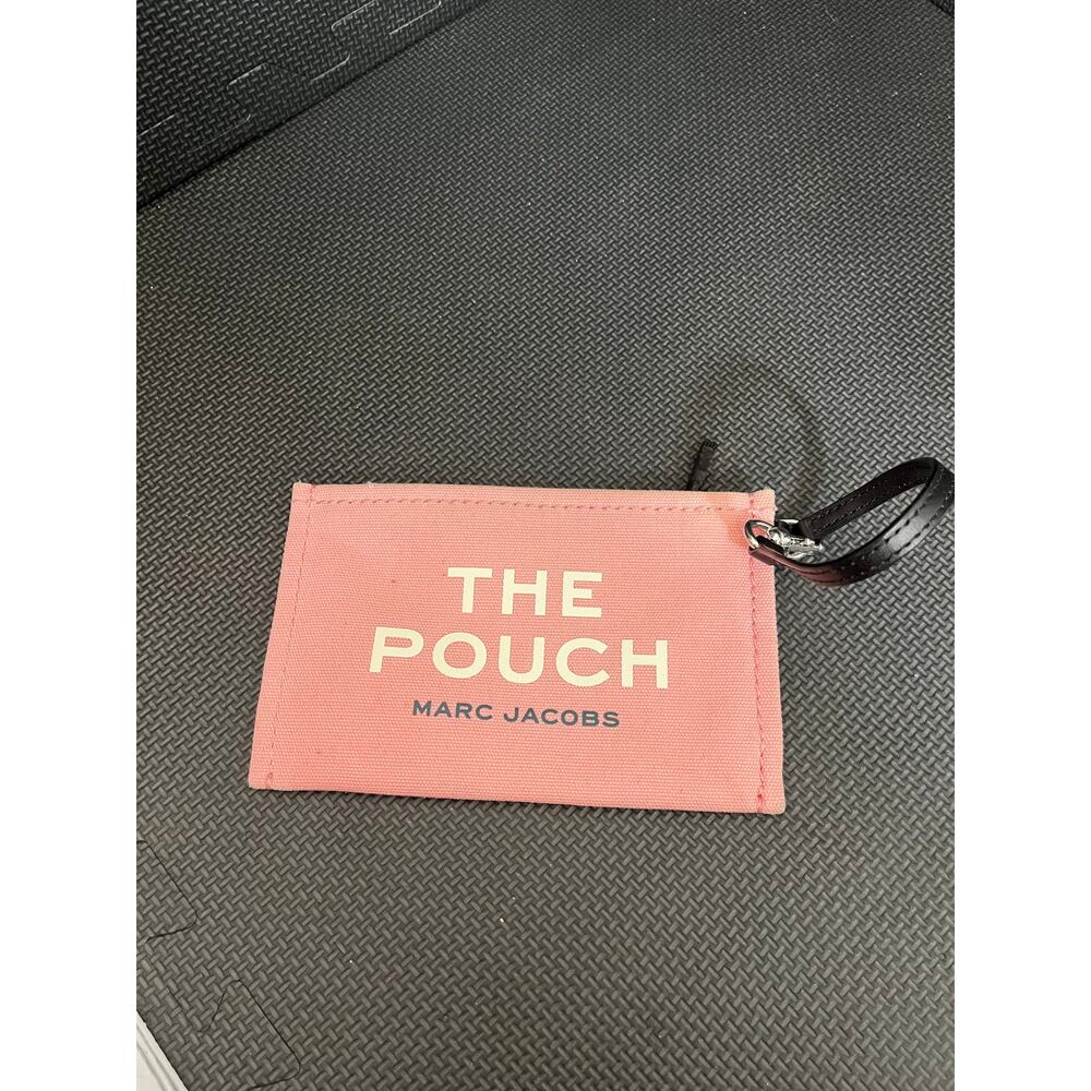 Marc Jacob’s x‎ Peanuts Snoopy Pink Canvas Graphic Print The Pouch Wristlet - Picture 3 of 11